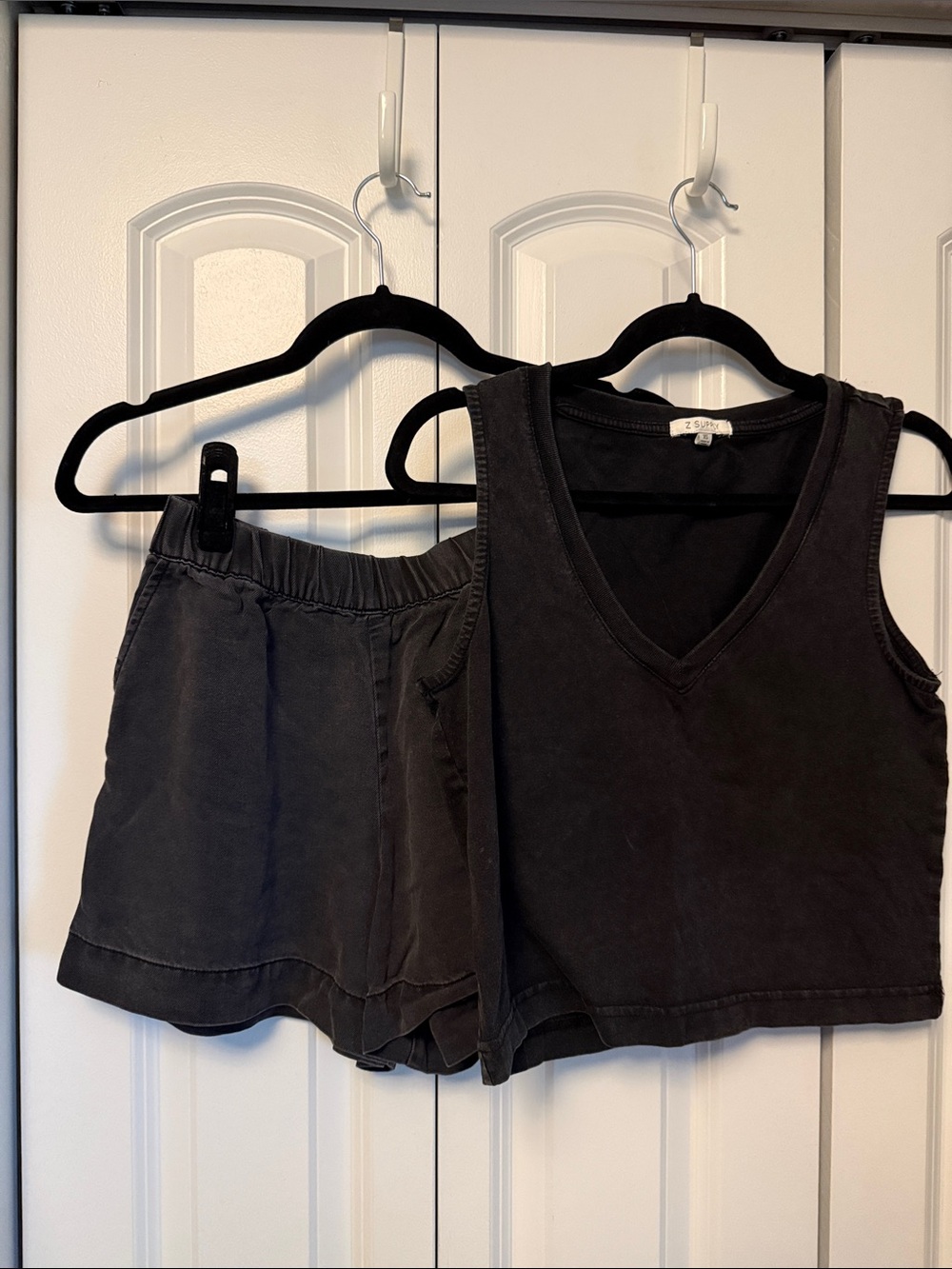 Z Supply Washed Black V-Neck Tank and Elastic Waist Shorts Set X-Small
